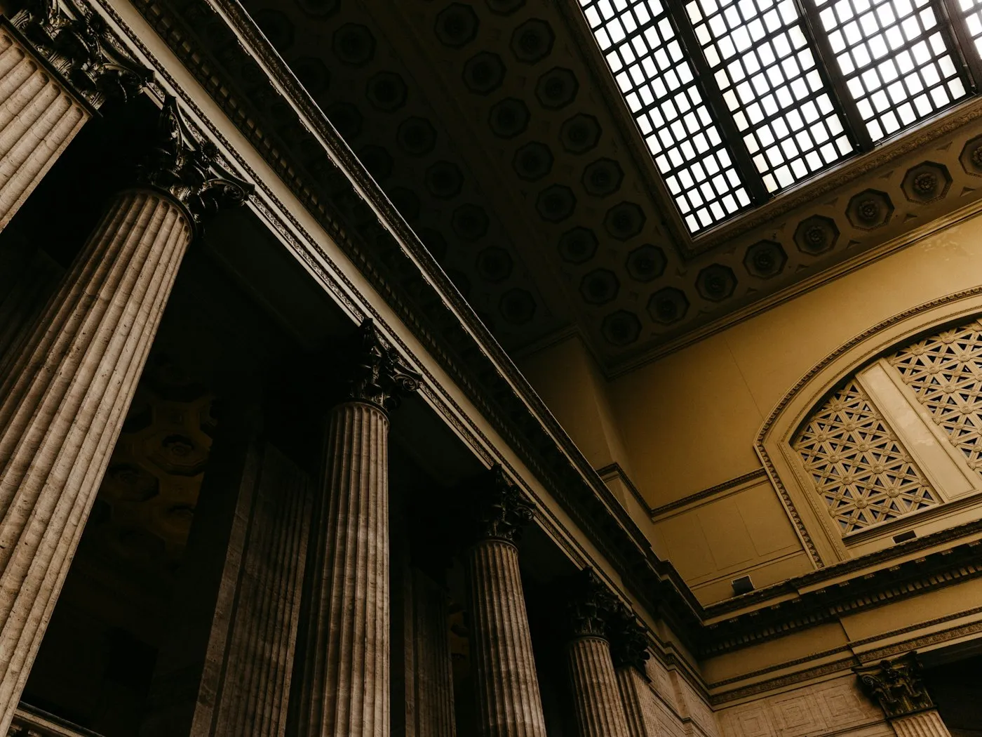 Columnas clásicas, símbolo de la justicia, Jimeno Abogados & Economistas Albacete